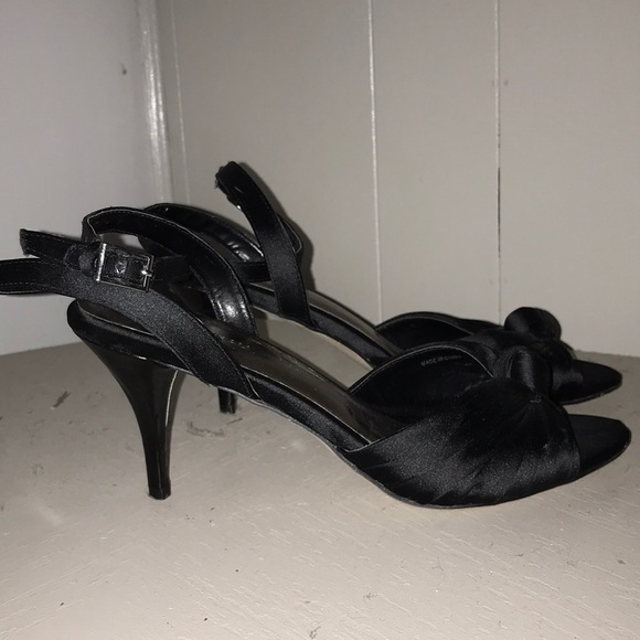 Black heels - Picture 1 of 2